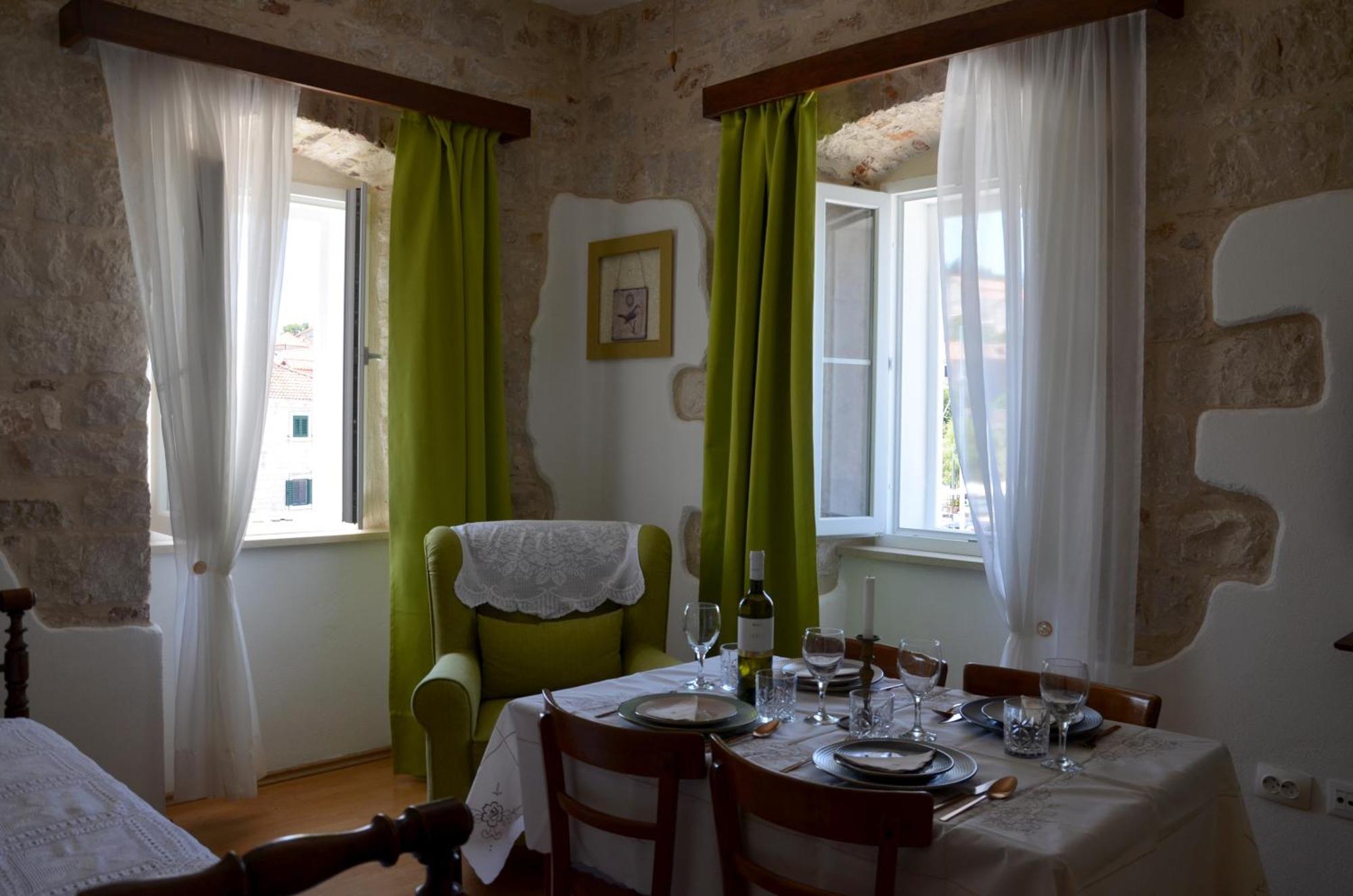 Castel Nonna Franka Apartment Sutivan Exterior photo