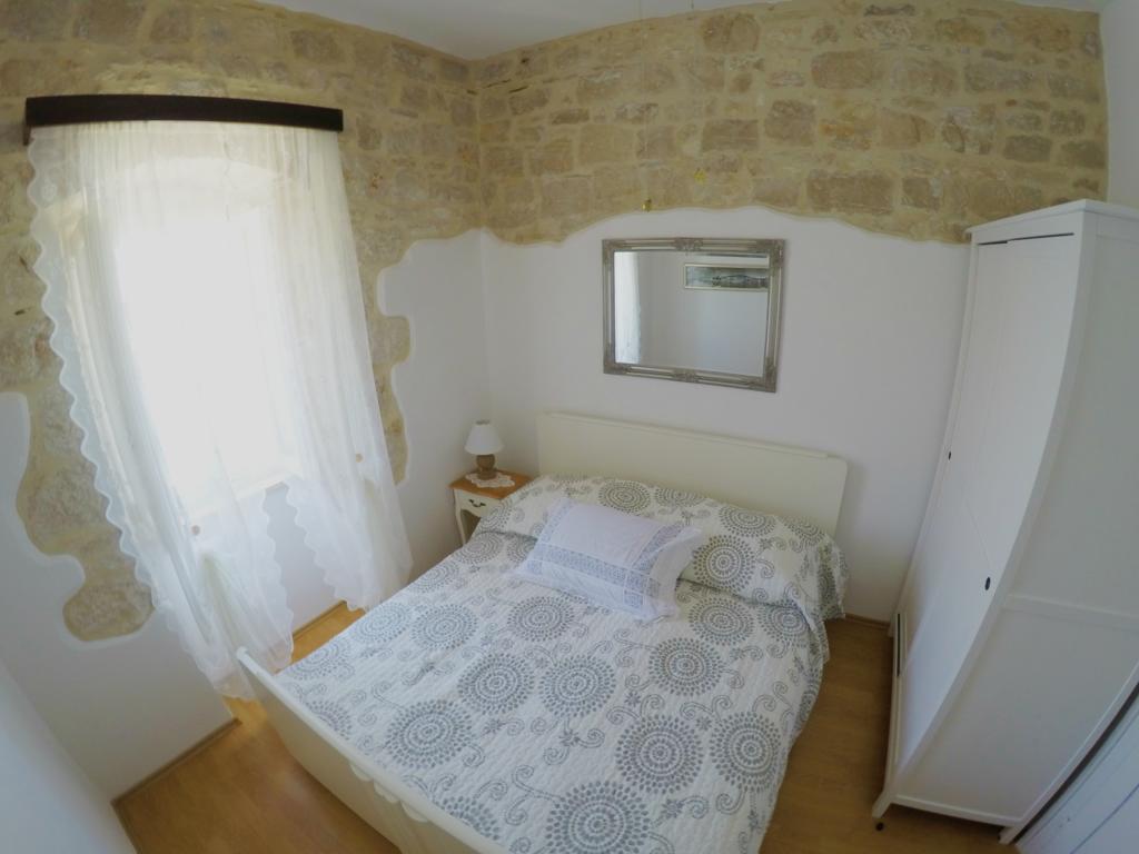 Castel Nonna Franka Apartment Sutivan Exterior photo